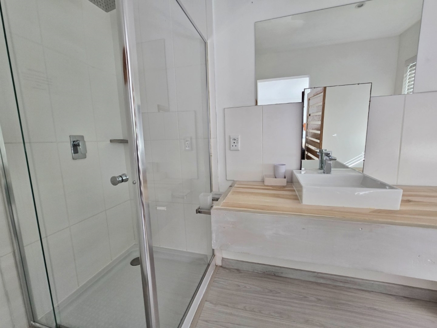 7 Bedroom Property for Sale in Kingfisher Creek Western Cape